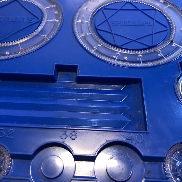 Vintage 1968 Spirograph, missing spool 36, 40 and pens, instructions included - Picture 11 of 16